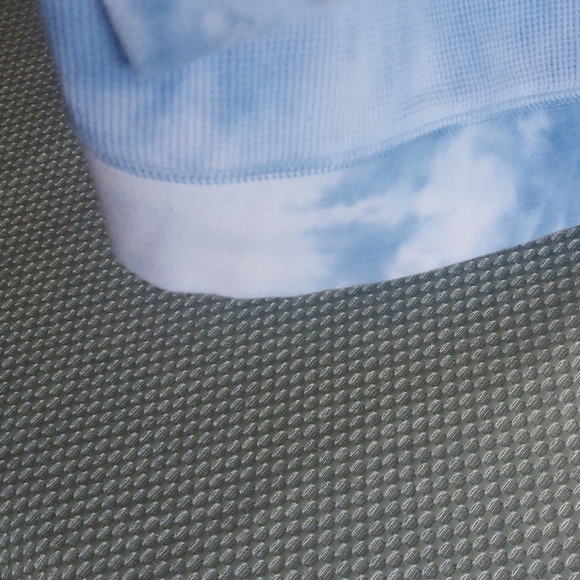 Splendid Tie Dye Thermal Top Size L Blue Crew Neck Long Sleeve Waffle Knit Shirt - Picture 7 of 9